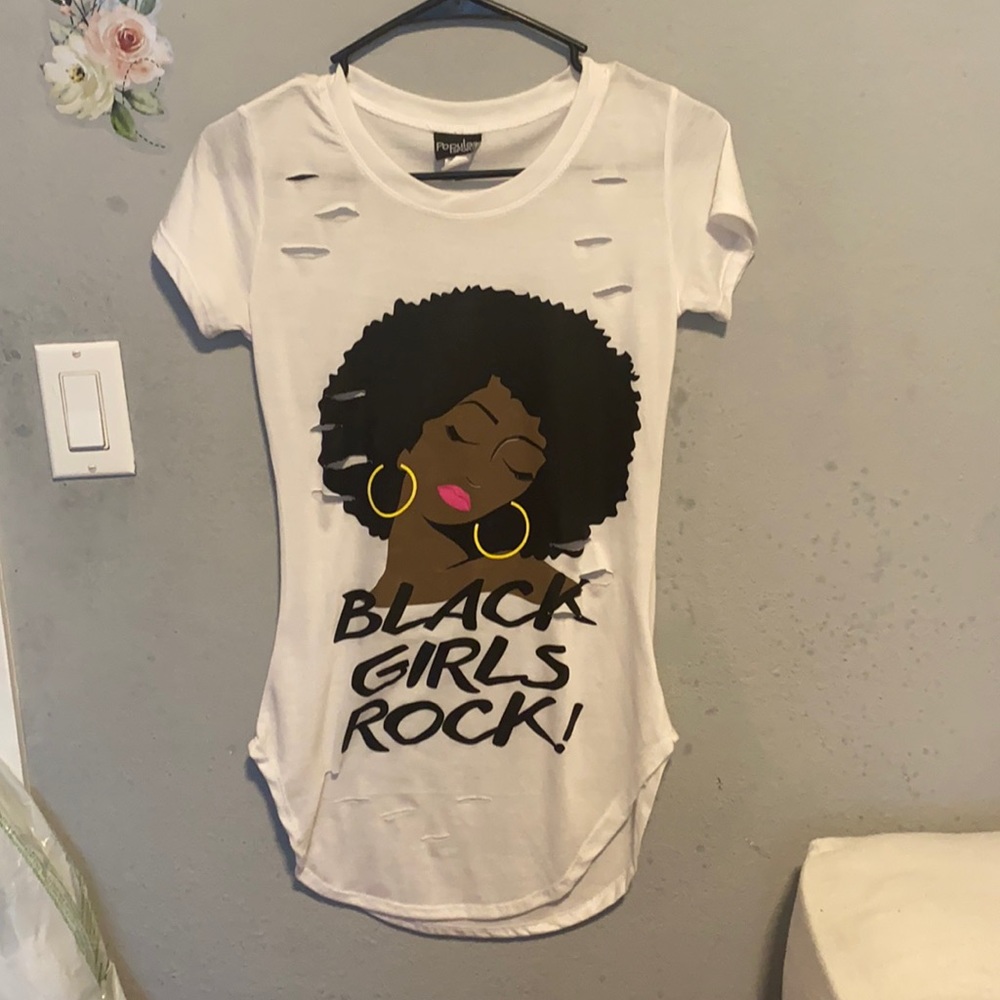 I’m selling it for 15 dollars it’s a medium